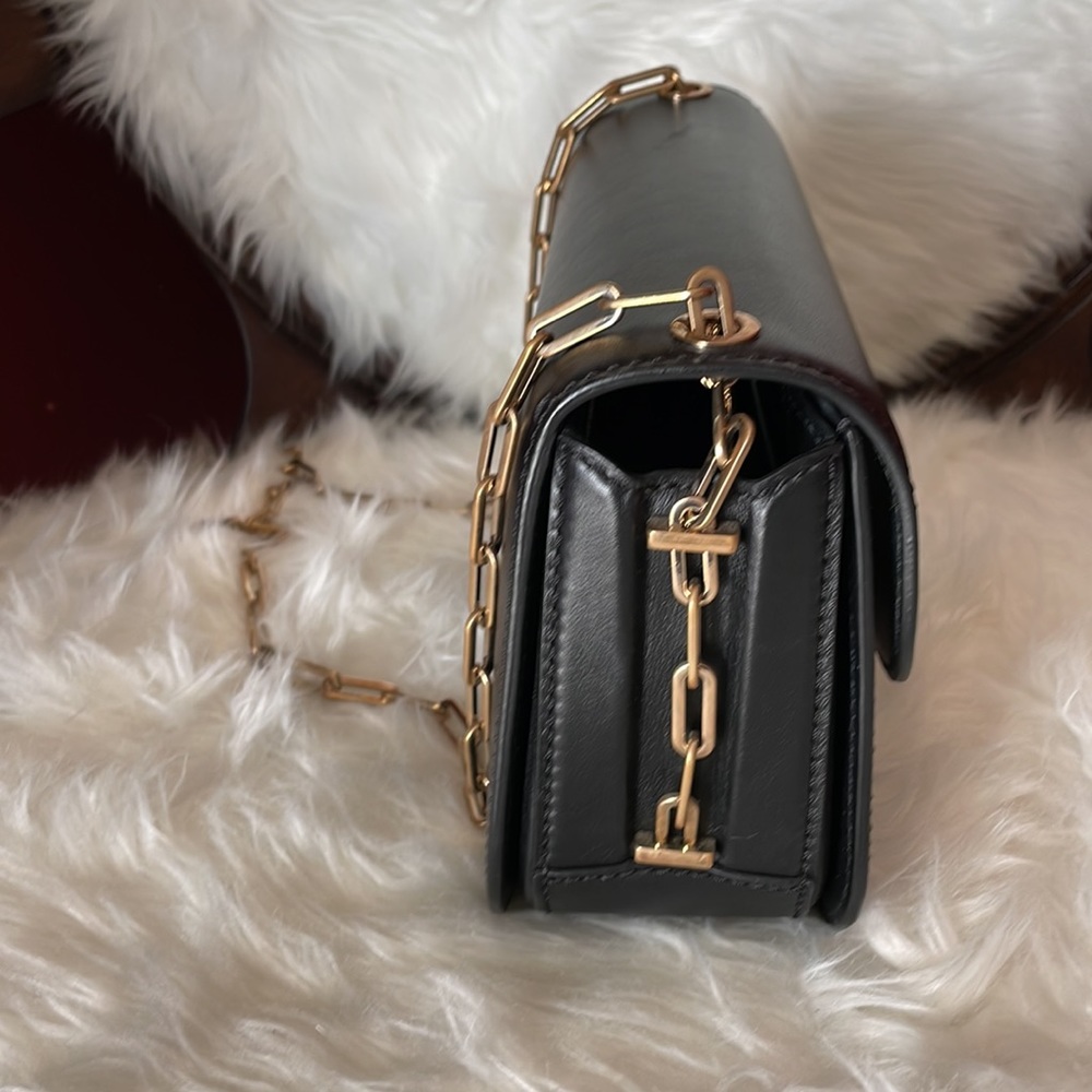 100% AUTHENTIC VALENTINO GARAVANI HANDBAG IN BLACK LEATHER AND HOLD HARDWARE - Picture 4 of 8